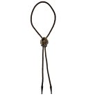 Cravată de Vânătoare Bolo (Șnur) Magnum Outdoors – Plăcuță din Corn Natural cu Motiv Cerb Hubertus