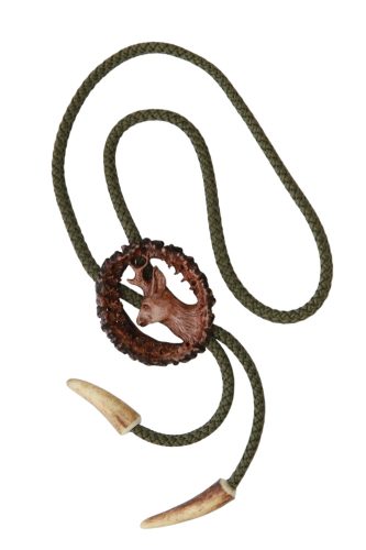 Cravata vanatoreasca tip bolo din corn rozeta de cerb sculptata manual motiv caprior, maro