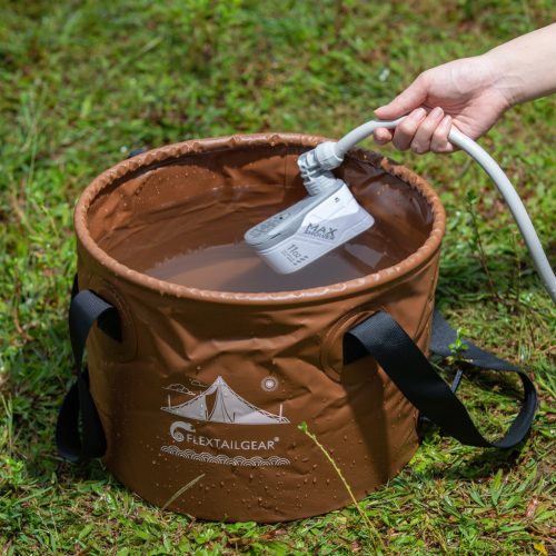 Duș portabil reîncărcabil Flextail Max Shower pentru camping, IPX7, 3 l/min, alb